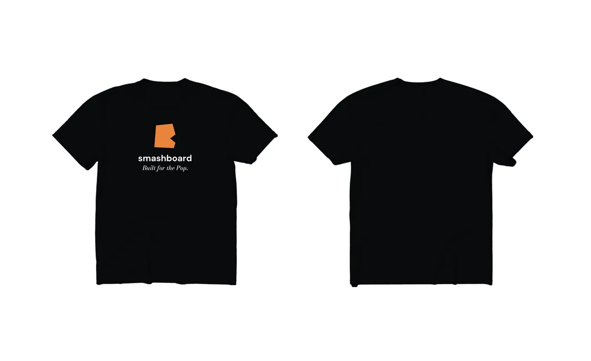 Smashboard Shirt 2 (Court Black), Vorder- und Rückseite: Brust mit großem Wedge und Wortmarke