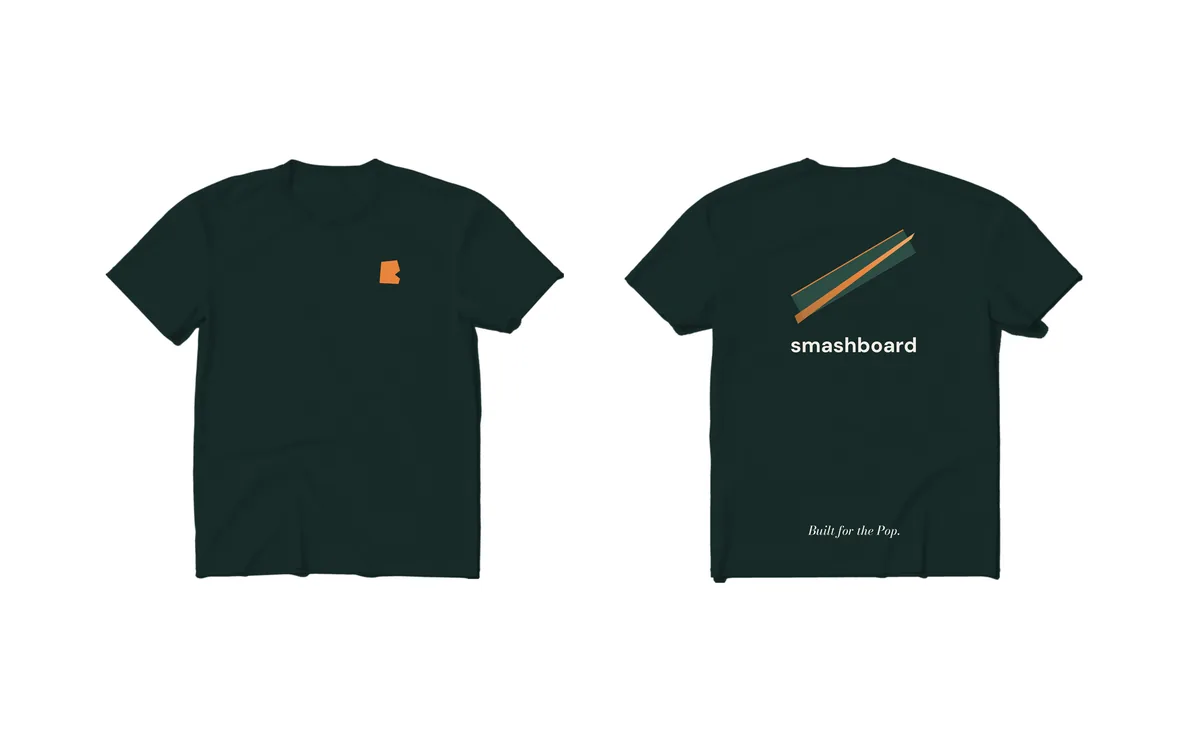Smashboard Shirt 3 (Deep Court), Vorder- und Rückseite: Brust mit Wedge, Rücken mit Winkel-Panel, Klinge, Wortmarke und Slogan